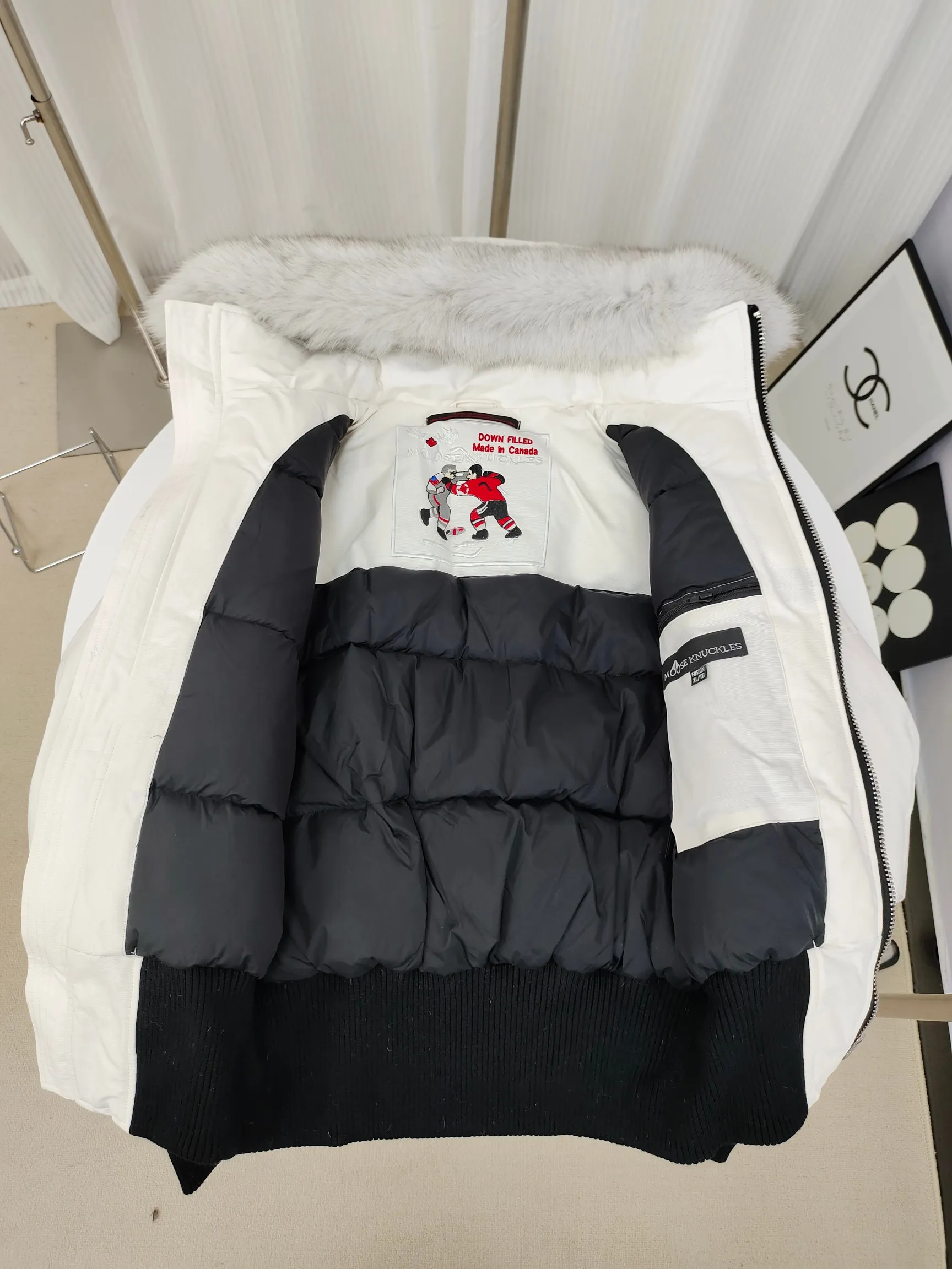 （ ） 03 Moose Knuckles ， ins 、 、 。 ， ， ！ ， ， ， Sizes: XS XL
